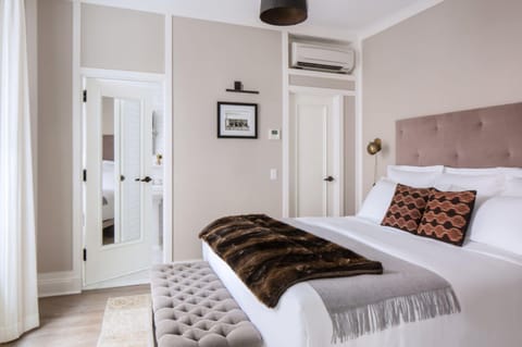 King Standard | 1 bedroom, Egyptian cotton sheets, premium bedding, minibar