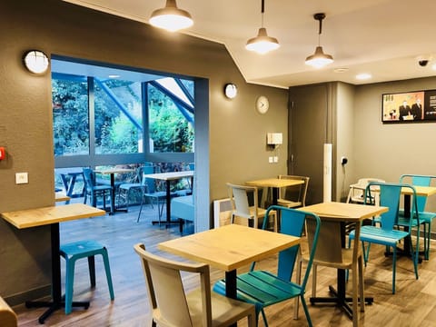 Daily buffet breakfast (EUR 5.9 per person)