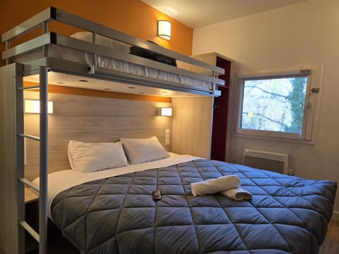 Standard Room, 1 Twin Bed | Desk, blackout drapes, soundproofing, free WiFi