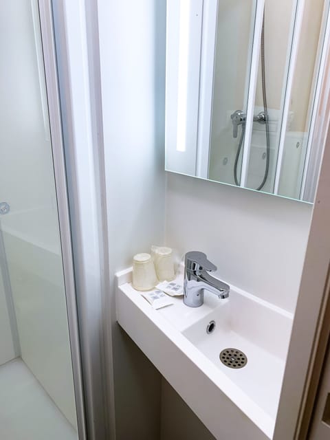 Standard Room, 1 Double Bed, Private Bathroom | Bathroom | Shower, eco-friendly toiletries, towels