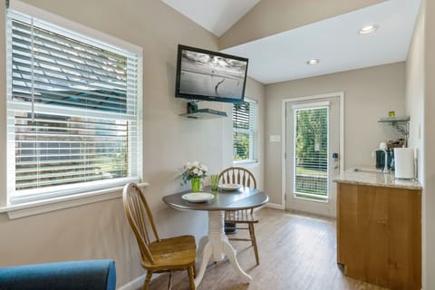 Luxury Cottage, River View (Green Oasis) | Private kitchenette | Fridge, microwave, coffee/tea maker, cookware/dishes/utensils