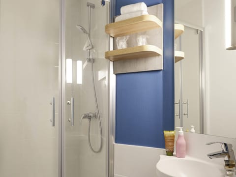 Double Room | Desk, free cribs/infant beds, free WiFi, bed sheets