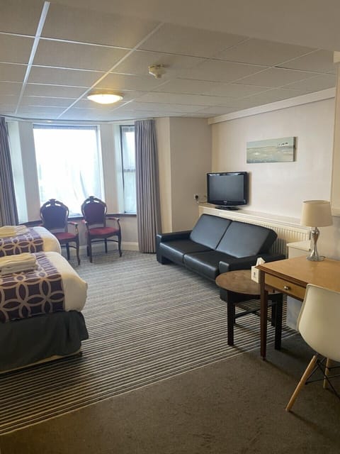 Executive Room, 1 Twin Bed, Non Smoking, Garden View (with Sofabed) | In-room safe, desk, laptop workspace, iron/ironing board