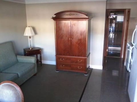 Apartment, 1 King Bed, Sea View | Living area | 32-inch flat-screen TV with cable channels, TV