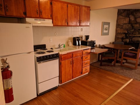 Standard (Standard King with Kitchen) | Private kitchen | Microwave