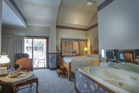 Walk-Out, 1 Queen Bed, Non Smoking, Jetted Tub & Fireplace (1st Floor) | Individually decorated, desk, iron/ironing board, free WiFi