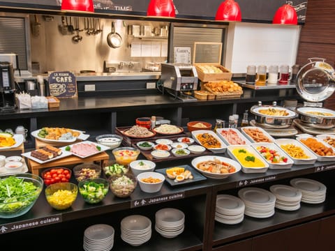 Daily buffet breakfast for a fee