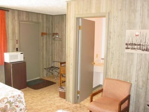 Soundproofing, free WiFi, bed sheets