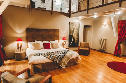 Romantic Suite, 1 King Bed, Park View, Garden Area | Premium bedding, individually decorated, individually furnished