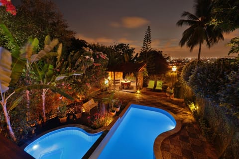 Outdoor pool, sun loungers