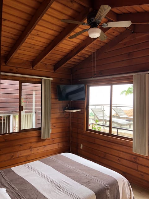 Traditional Cabin, 1 Double Bed | Individually furnished, free WiFi, bed sheets