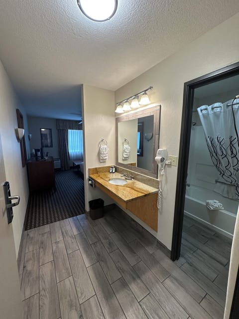 Basic Single Room | Desk, laptop workspace, iron/ironing board, free WiFi