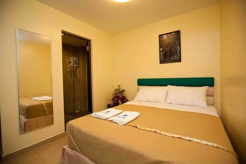 Standard Room | Iron/ironing board, free cribs/infant beds
