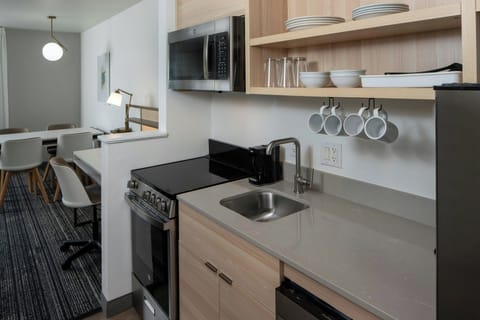 Suite, 2 Bedrooms | Desk, iron/ironing board, free cribs/infant beds, free rollaway beds