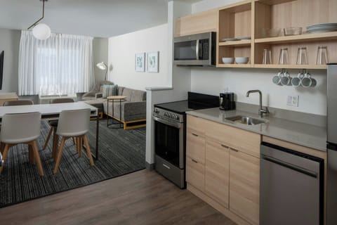 Suite, 1 Bedroom | Desk, iron/ironing board, free cribs/infant beds, free rollaway beds