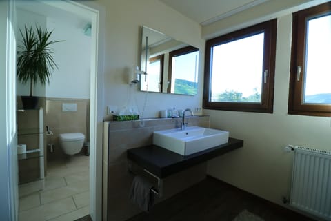 Shower, rainfall showerhead, free toiletries, hair dryer