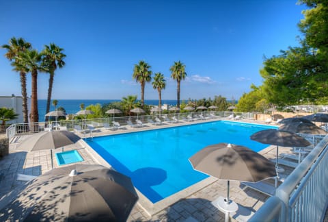 Seasonal outdoor pool, pool umbrellas, sun loungers