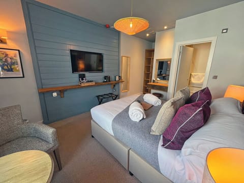 Comfort Double or Twin Room | Desk, iron/ironing board, free WiFi, bed sheets