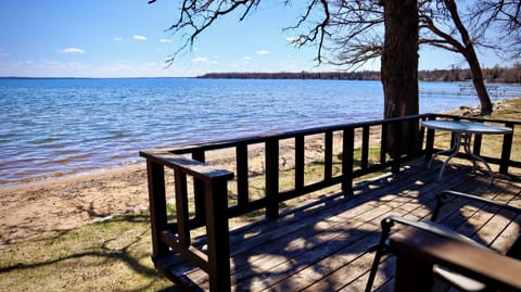 One Bedroom Kitchenette Cottage #6, 2 queen beds | Free WiFi, bed sheets
