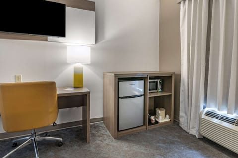 Premium bedding, pillowtop beds, desk, laptop workspace