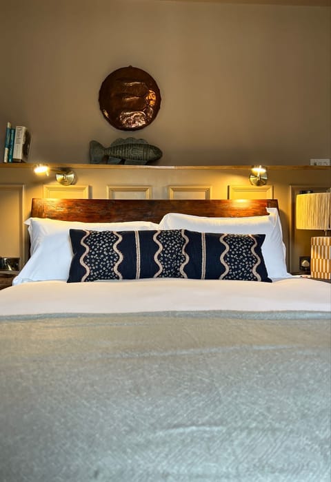 Superior Double Room, 1 King Bed | Premium bedding, individually decorated, individually furnished, desk