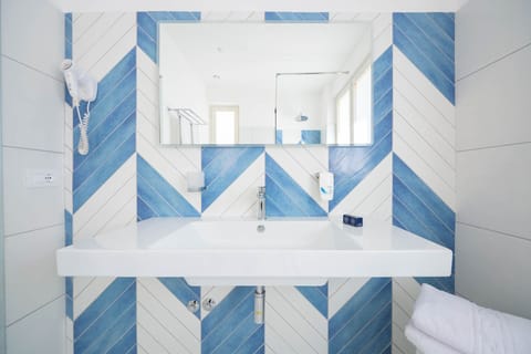 Superior Room, Balcony | Bathroom | Shower, free toiletries, hair dryer, bathrobes