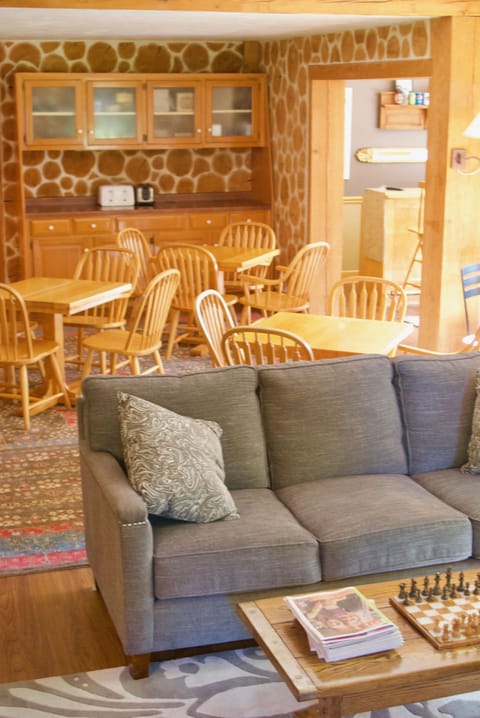 32-inch TV with cable channels, fireplace