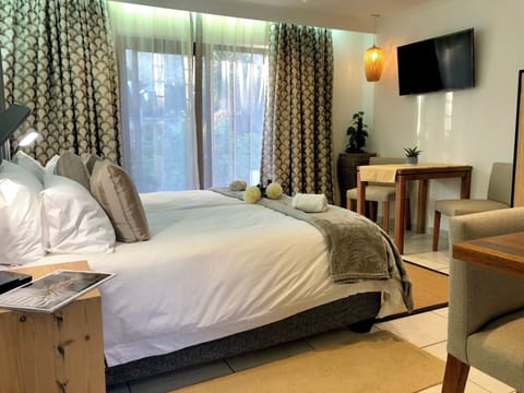 Superior Twin Room, Kitchenette | In-room safe, iron/ironing board, free WiFi, bed sheets