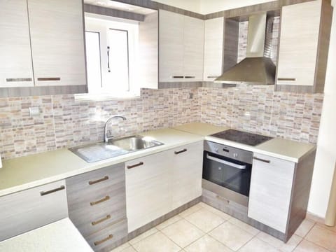 Luxury Apartment (for 6) | Private kitchen | Fridge, oven, stovetop, cookware/dishes/utensils