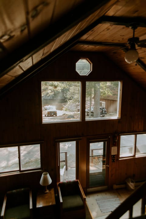 TeePee Cabin - 2BR Lakeside w/ Fireplace | Bed sheets