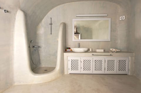 House, Ensuite, Sea View | Bathroom | Rainfall showerhead, designer toiletries, hair dryer, slippers