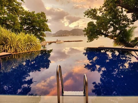 2 outdoor pools, pool umbrellas