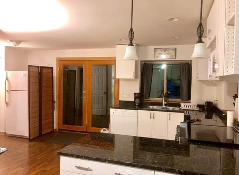 Family Suite, 1 Bedroom, Pets Allowed, Ground Floor | Premium bedding, laptop workspace, iron/ironing board, free WiFi