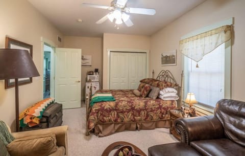 Standard Double Room, Ensuite (The Tropical Room)