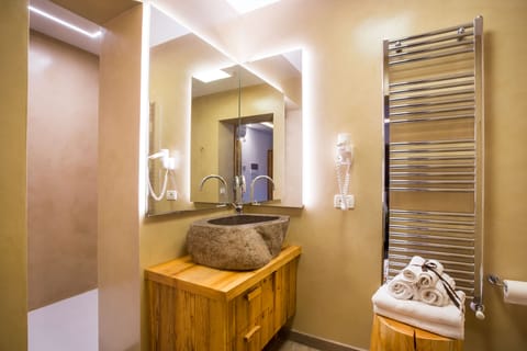 In-room safe, free WiFi