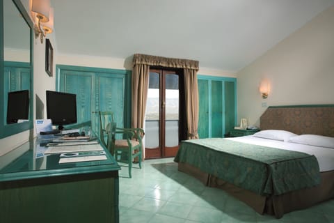 Superior Double Room, Sea View | Premium bedding, down comforters, memory foam beds, minibar