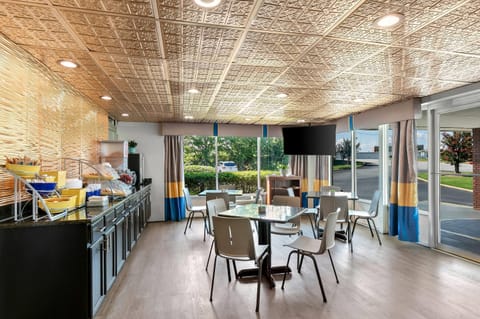 Free daily on-the-go breakfast