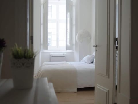 In-room safe, soundproofing, iron/ironing board, free WiFi