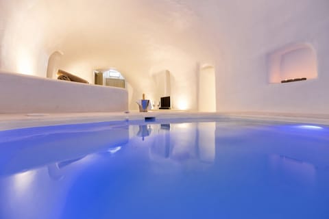Indoor spa tub