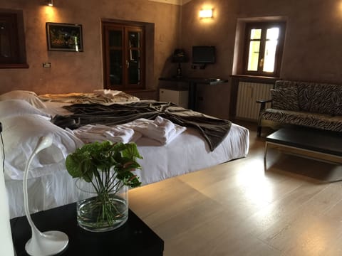 Junior Suite, Garden View | Minibar, desk, cribs/infant beds, free WiFi