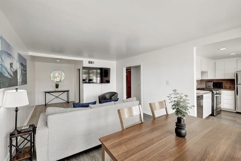 Premier Suite, 2 Bedrooms | Living area