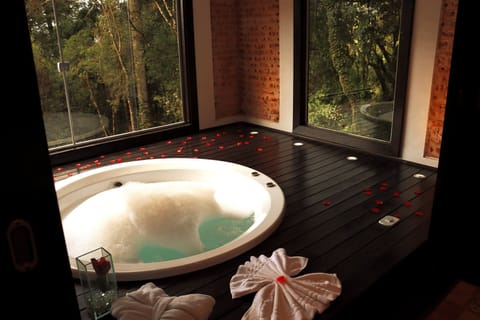 Estrelas Elegance com Hidromassagem | Private spa tub