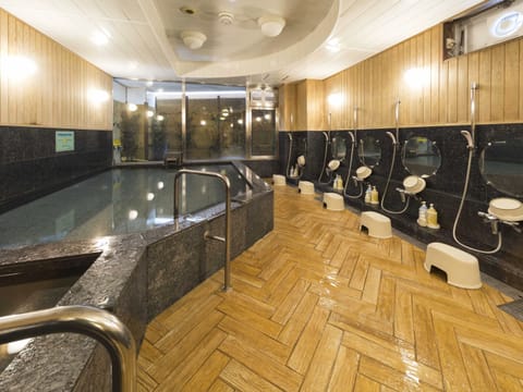 Indoor spa tub