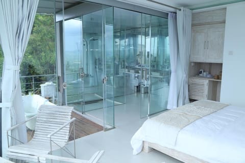 1 bedroom, premium bedding, minibar, in-room safe