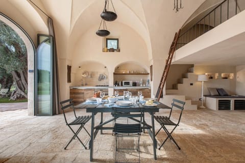 Traditional House, 1 Bedroom | In-room dining