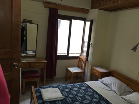 Studio | Desk, free WiFi