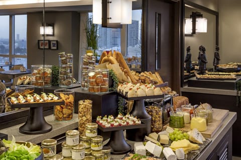 Daily buffet breakfast for a fee