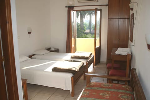 Desk, soundproofing, cribs/infant beds, free WiFi