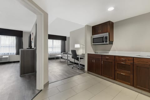 Suite, 1 King Bed, Non Smoking, Kitchenette (with Sofabed) | Premium bedding, down comforters, desk, laptop workspace