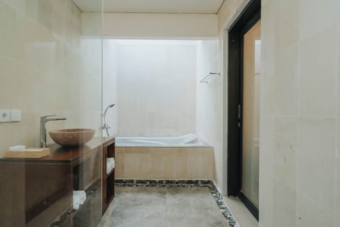 Shower, rainfall showerhead, designer toiletries, hair dryer